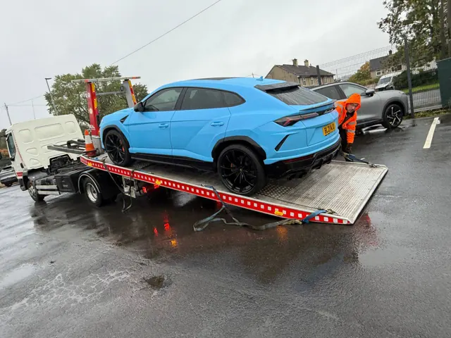Lamborghini Urus transport