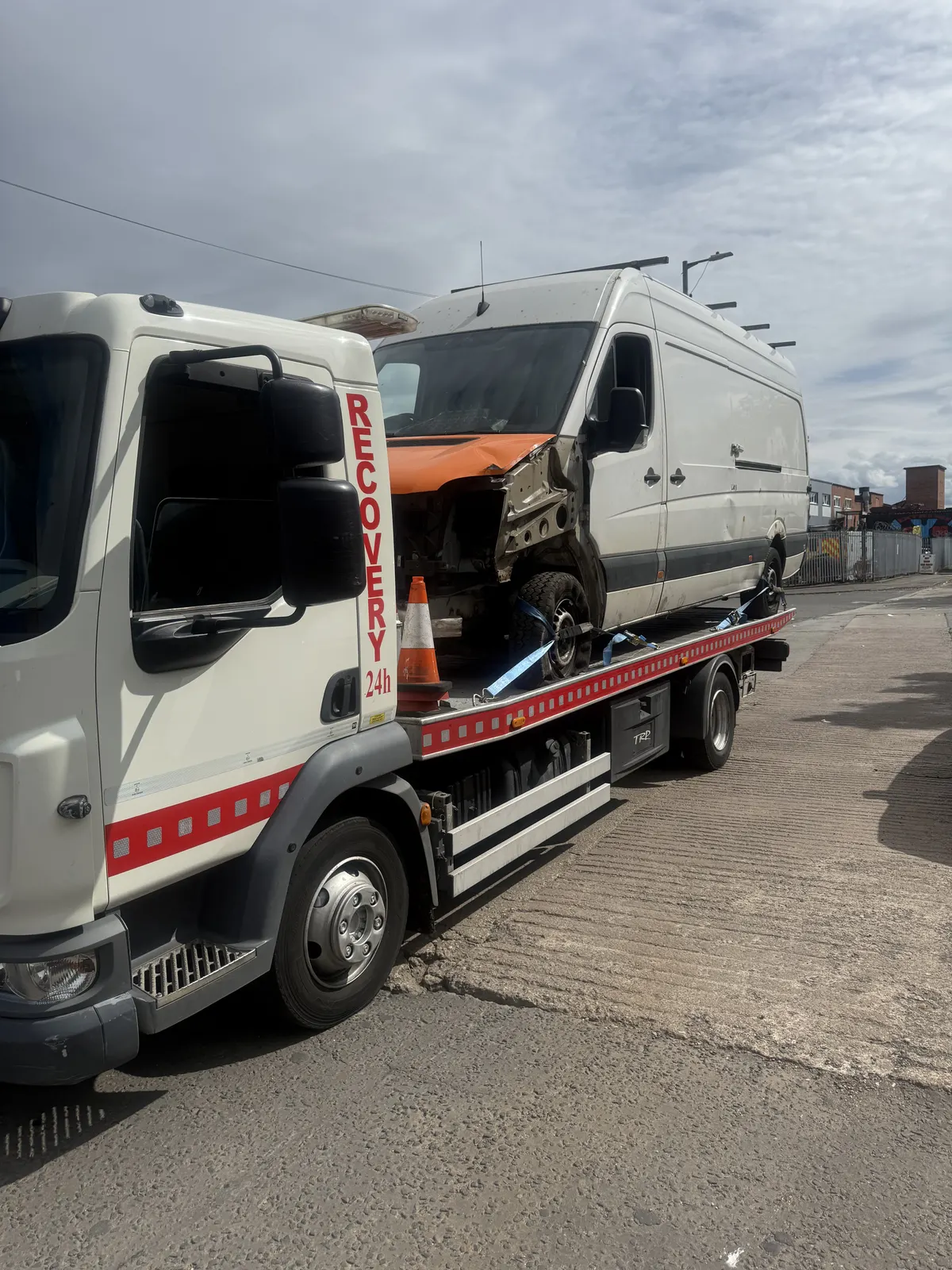 Accident-damaged LWB van on Lifesaver truck