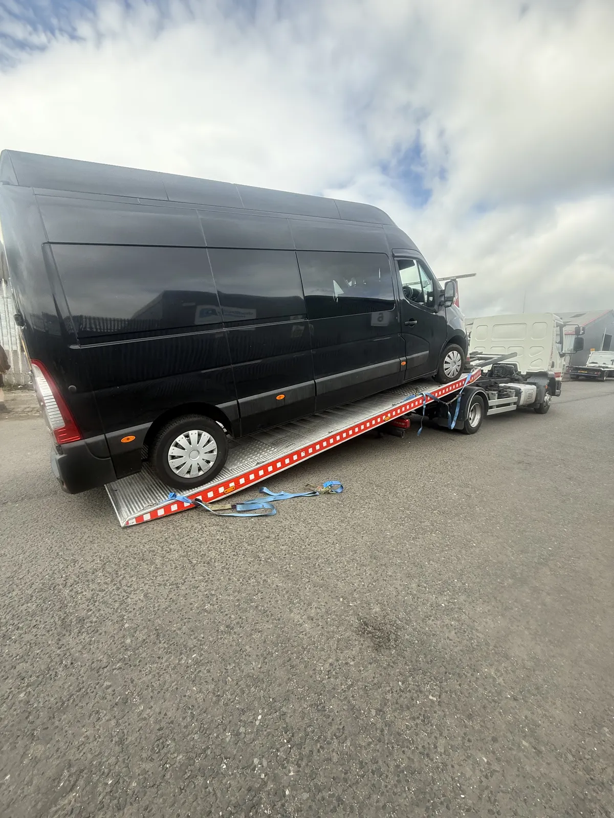 Long-wheelbase van on Lifesaver recovery truck